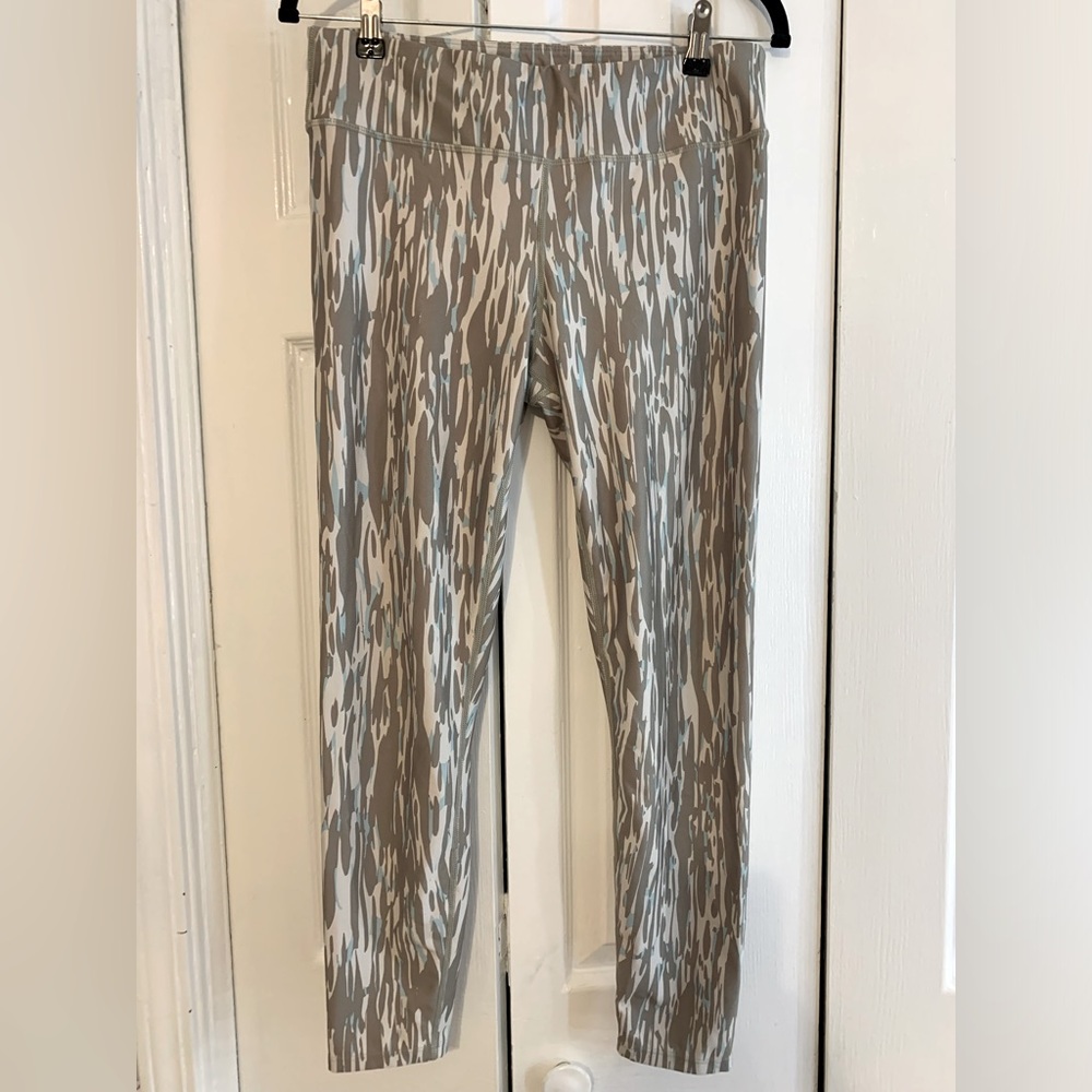 Women’s Joylab athletic/yoga pants/leggings. Size large. Like new condition.